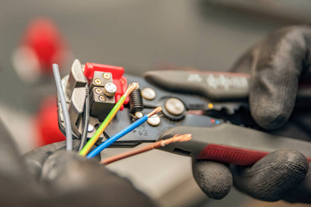 Best Affordable Emergency Electrician  in Columbus, MS